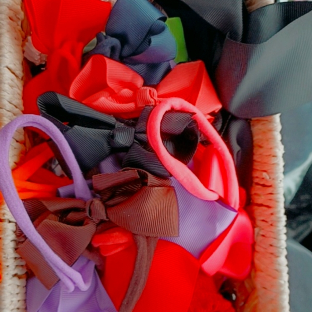 Assorted bows